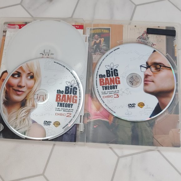 Big Bang Theory TV Series-Seasons 1-4. 13 DVD Set in Excellent Used Condition. - Picture 4 of 14